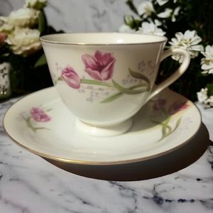 Vtg Tea Cup & Saucer Set, Made by Tangshan China Tulips Flowers Gold Rim
